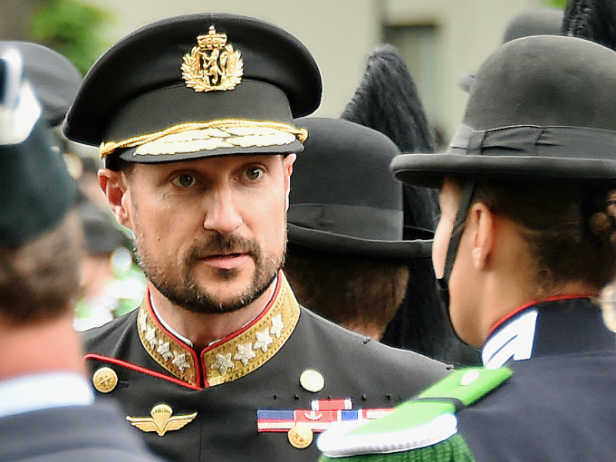 Kronprins Haakon inspiserer Hans Majestet Kongens Garde på Akershus festning. Foto: Sven Gj. Gjeruldsen, Det kongelige hoff